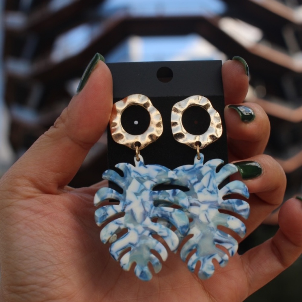 New leaf blue marble acrylic dangle gold earrings - Picture 3 of 7